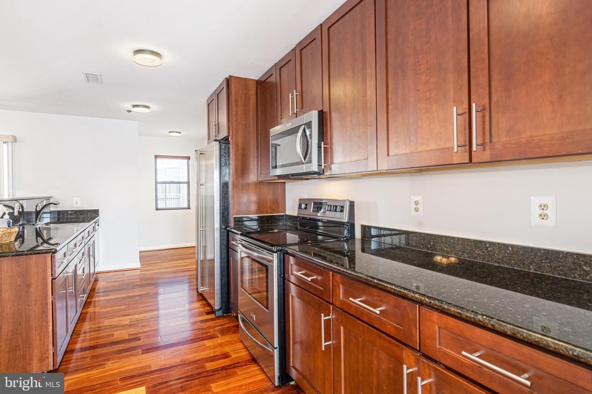 LIGHTHOUSE POINT EAST - Residential