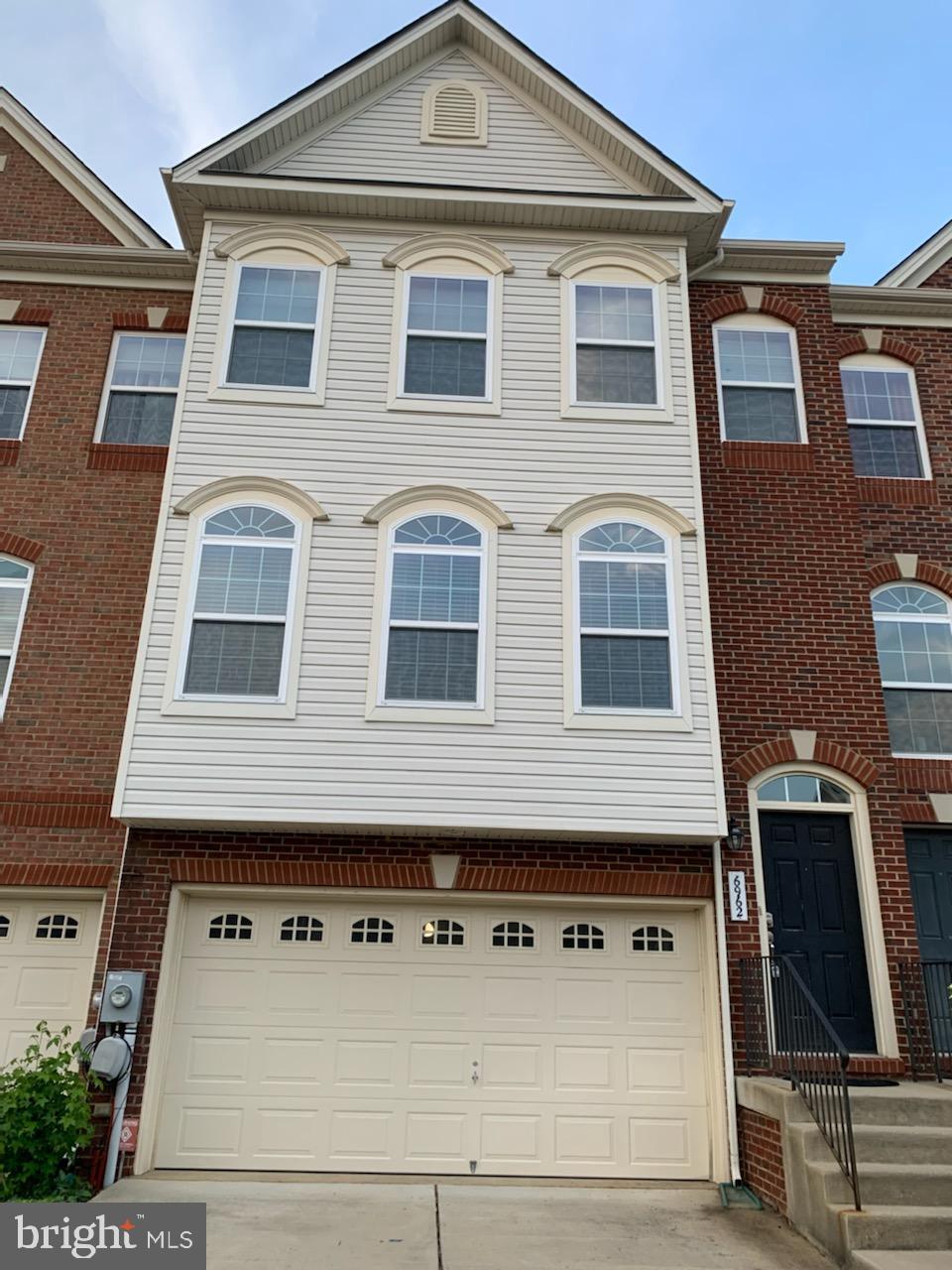 CHELSEA MANOR - Residential Lease