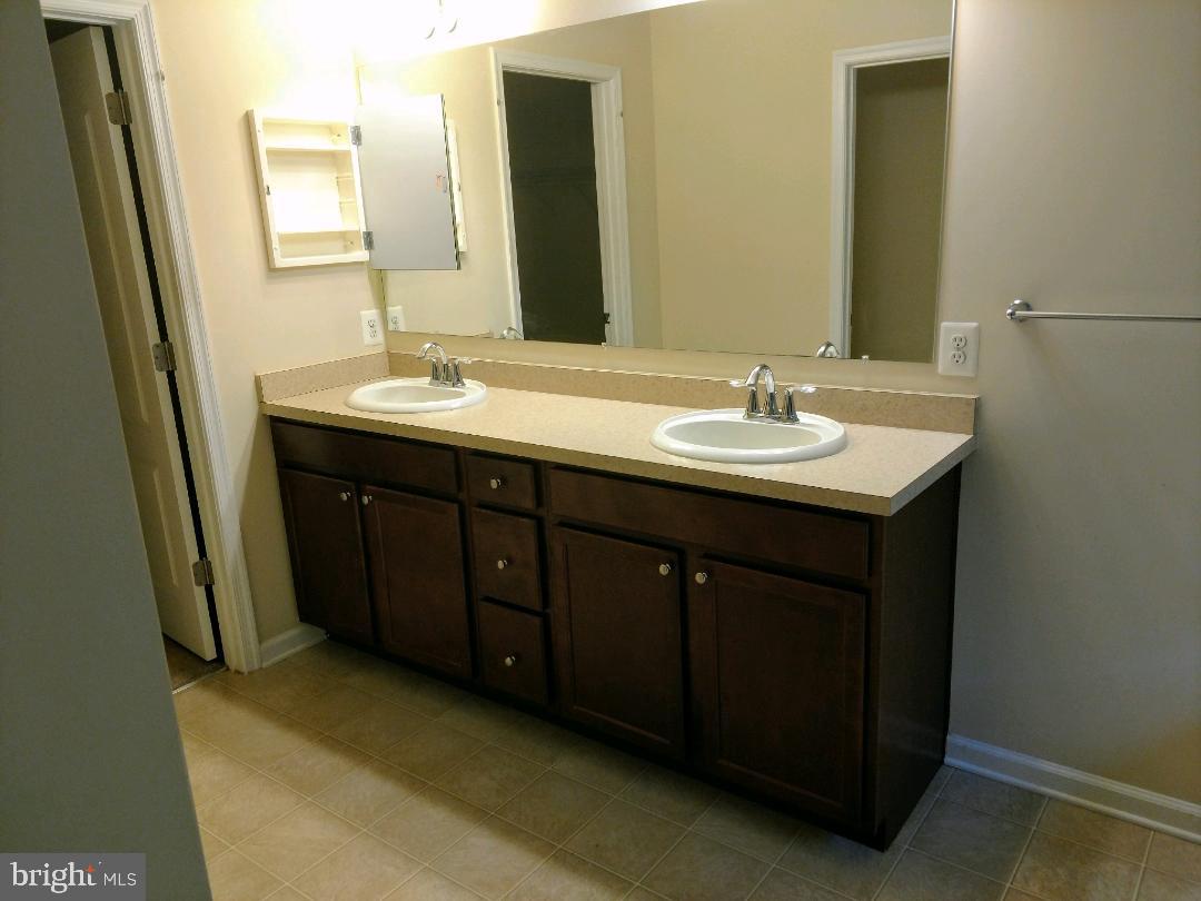 CHELSEA MANOR - Residential Lease