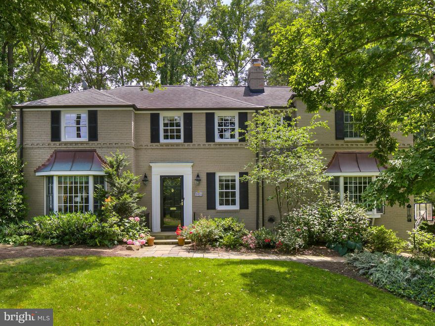 OPEN 10/30 2-4PM. Impeccable Colonial in Glen Echo Hts w 3-story add'n,screen porch,idyllic .3 acre & pool.Feat. 3 FPLs,gourmet TS KIT,stately DR,huge LR & 3 exposures,lg MBR suite,LL Au Pair suite & playrm,side-load GAR.C&O Canal,Glen Echo Park,Cap Crescent Trail & Farmers Mkts!2mi to Safeway,Wholefoods,Giant. 3mi to downtwn Bethesda.EZ access to Metro Rail/Bus & DC.Ask for KVS $500 buyer credit.