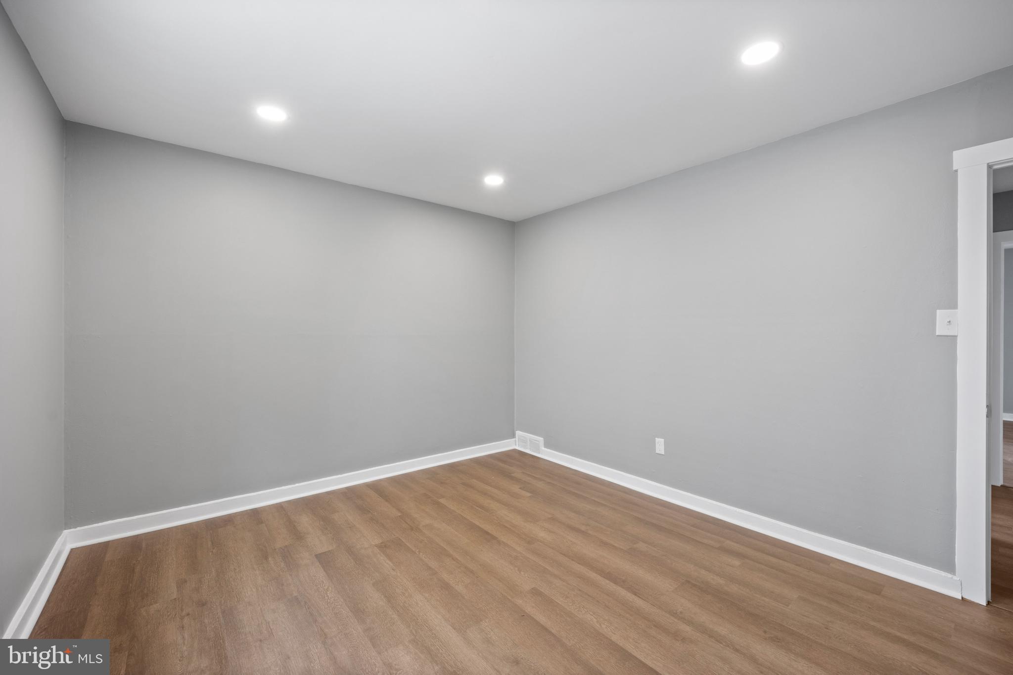 GLENSIDE - Residential Lease