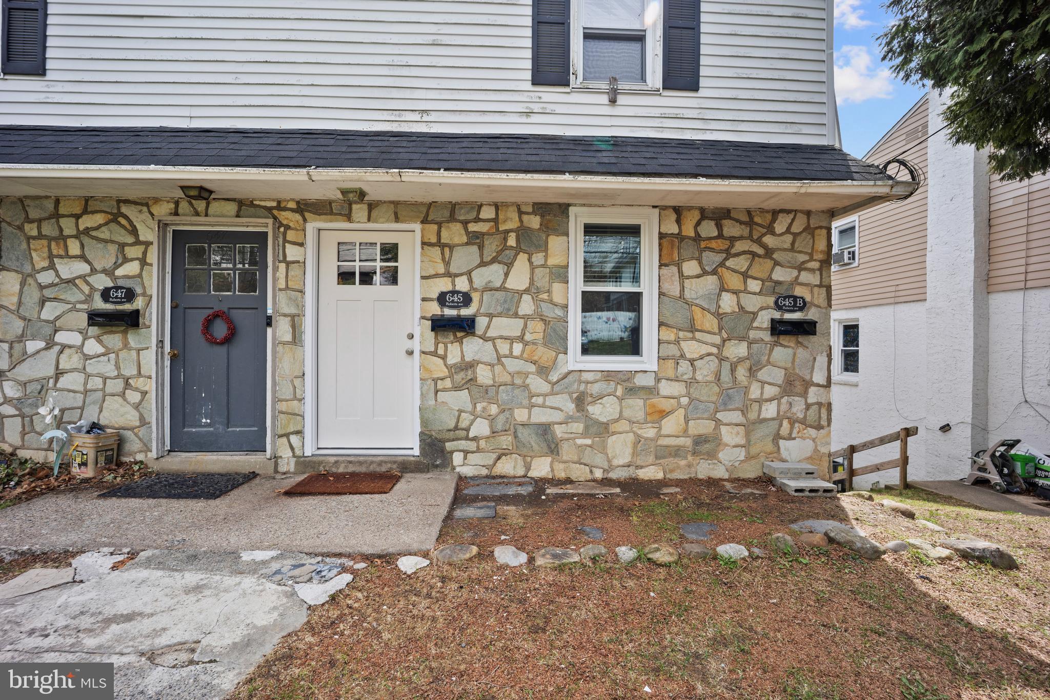 GLENSIDE - Residential Lease