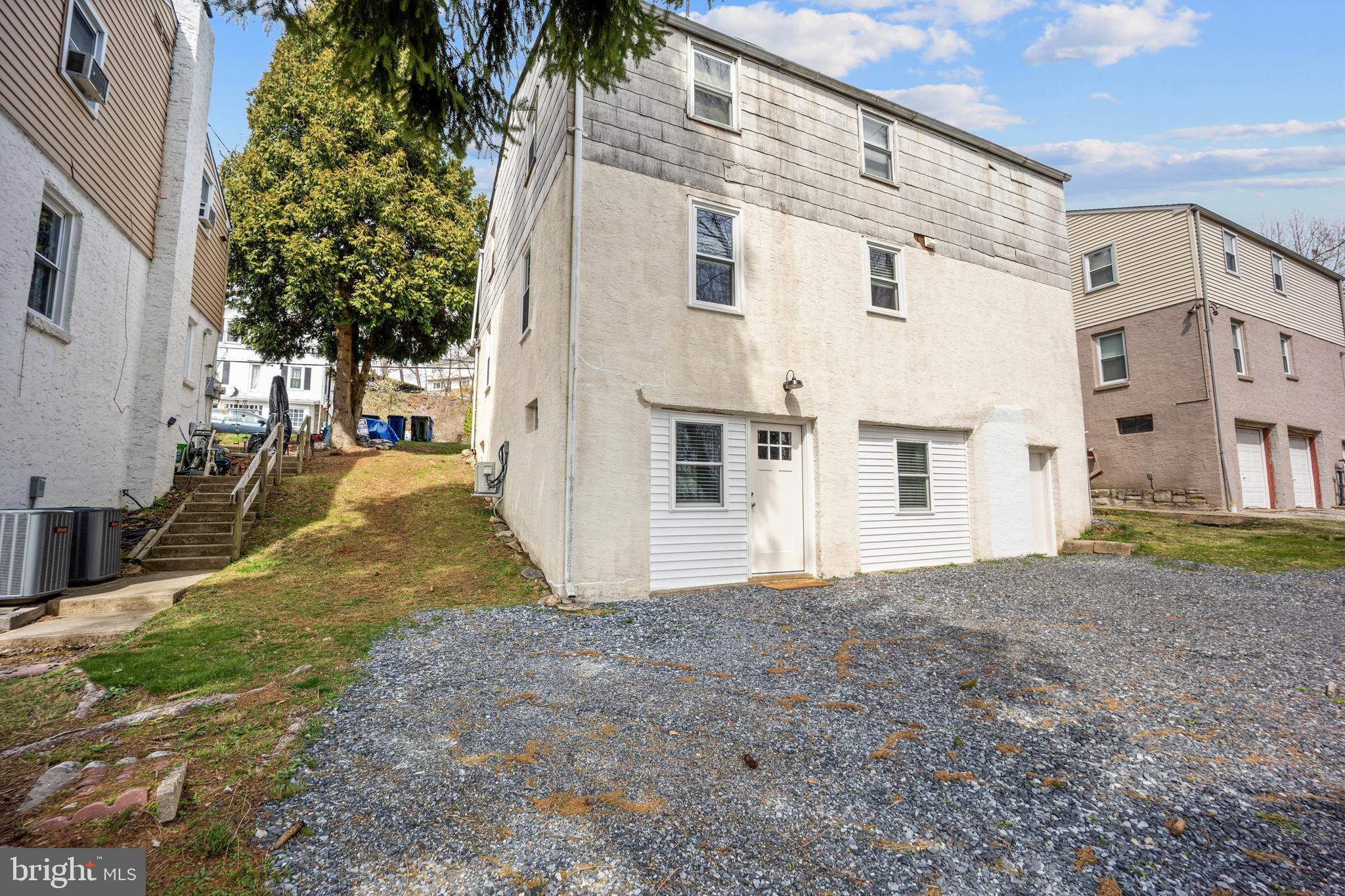 GLENSIDE - Residential Lease