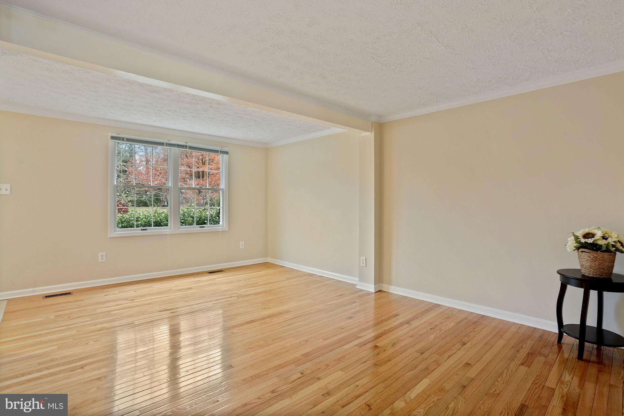 MONTIVIDEO SQUARE - Residential Lease