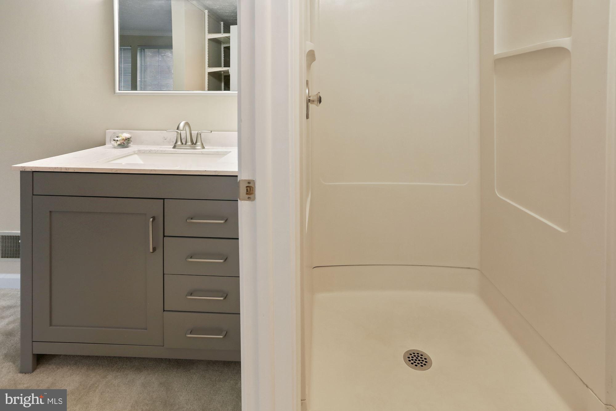 MONTIVIDEO SQUARE - Residential Lease