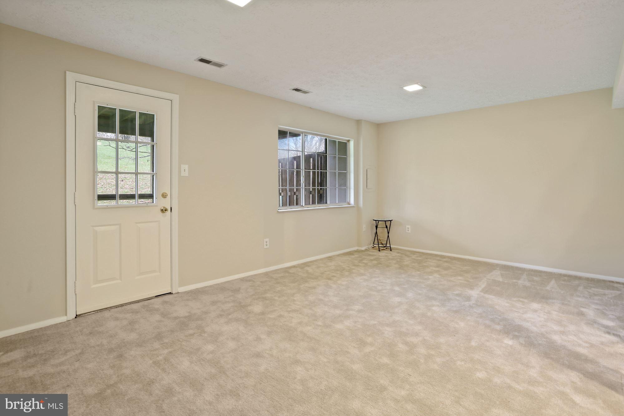 MONTIVIDEO SQUARE - Residential Lease