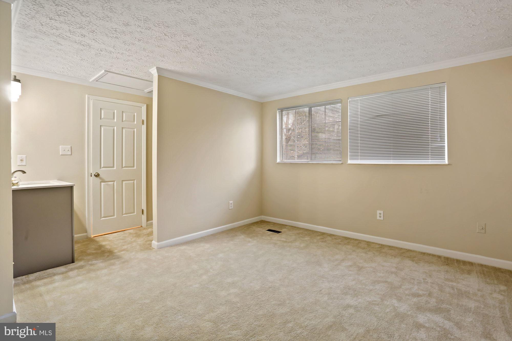 MONTIVIDEO SQUARE - Residential Lease