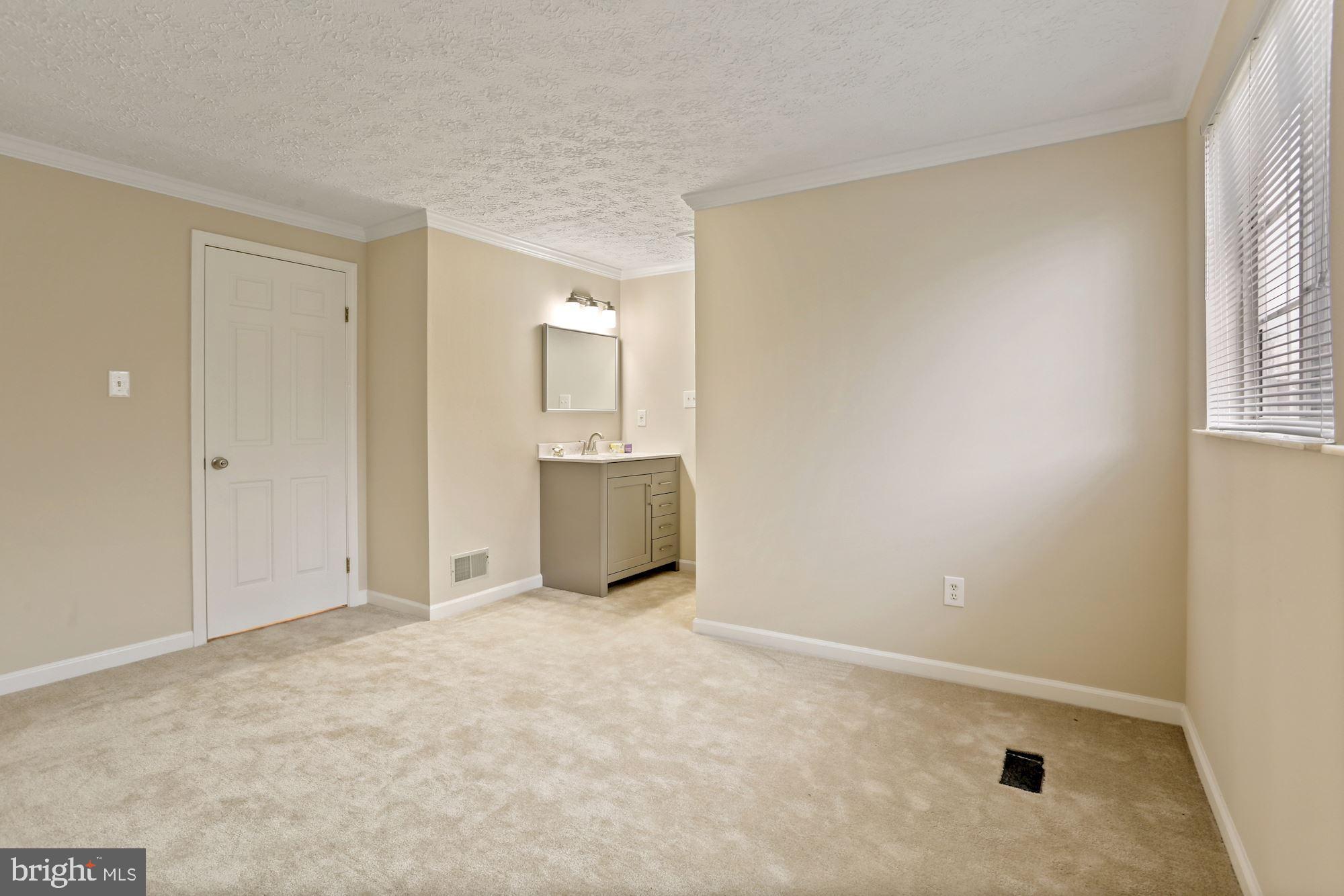 MONTIVIDEO SQUARE - Residential Lease