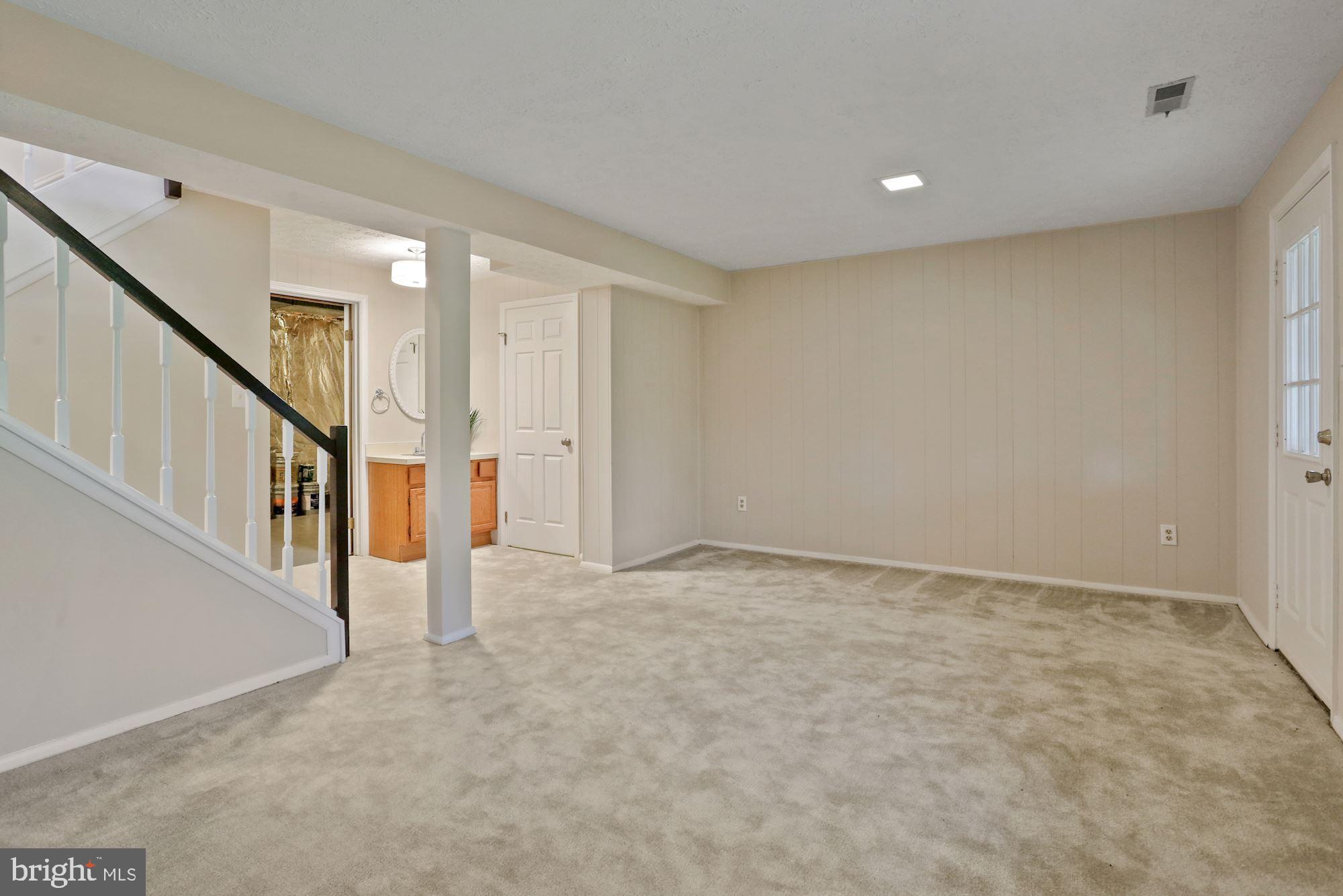 MONTIVIDEO SQUARE - Residential Lease