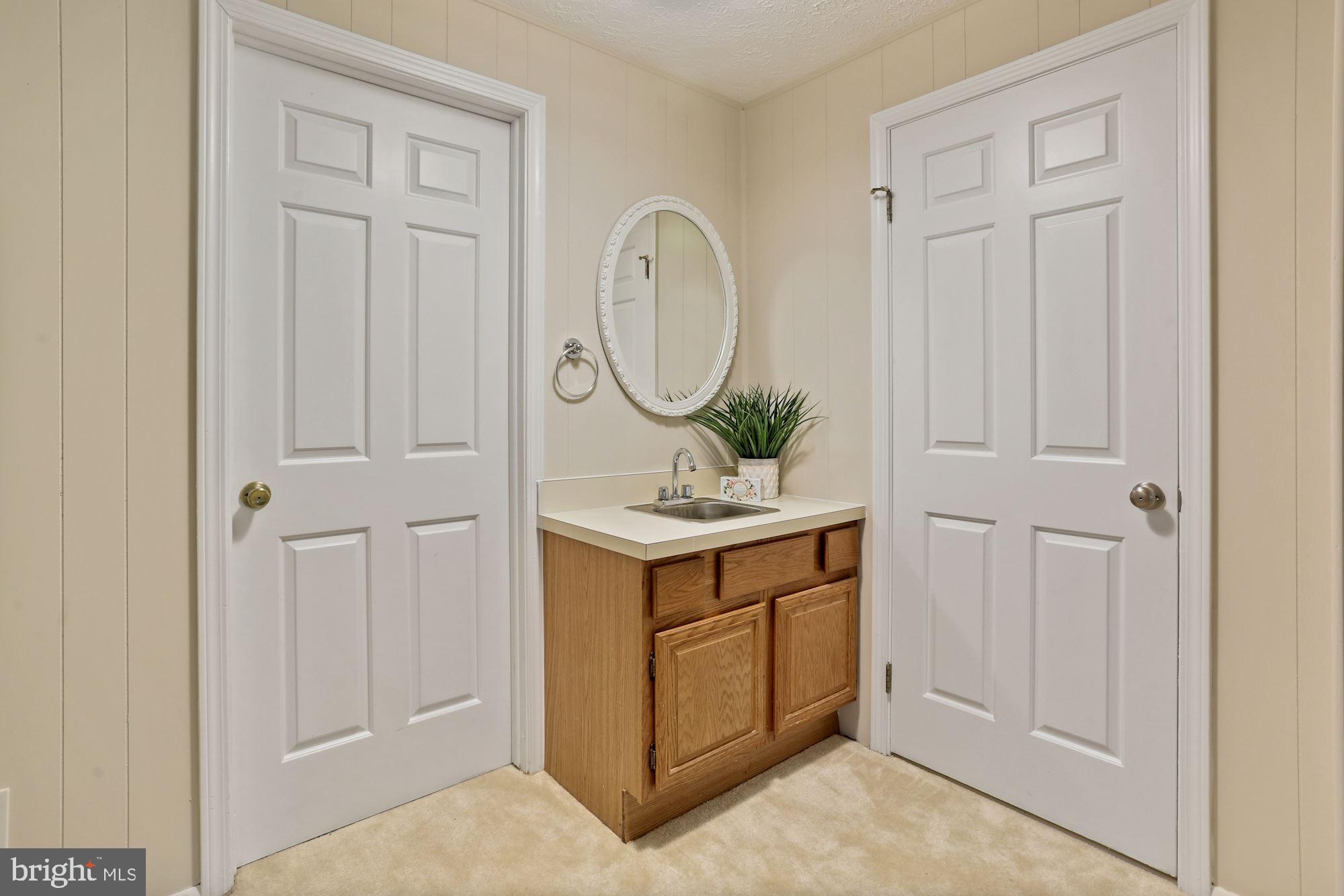 MONTIVIDEO SQUARE - Residential Lease