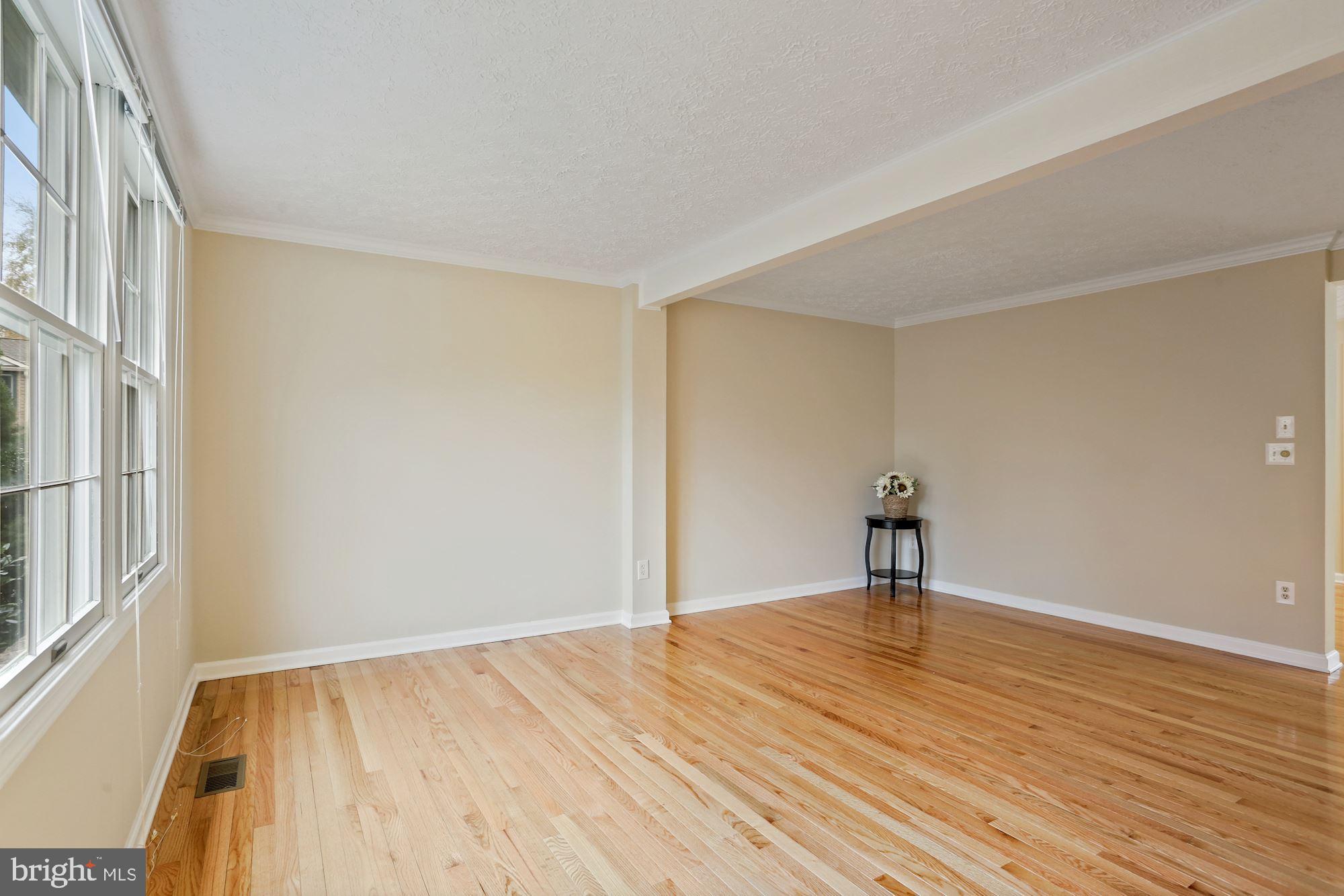 MONTIVIDEO SQUARE - Residential Lease