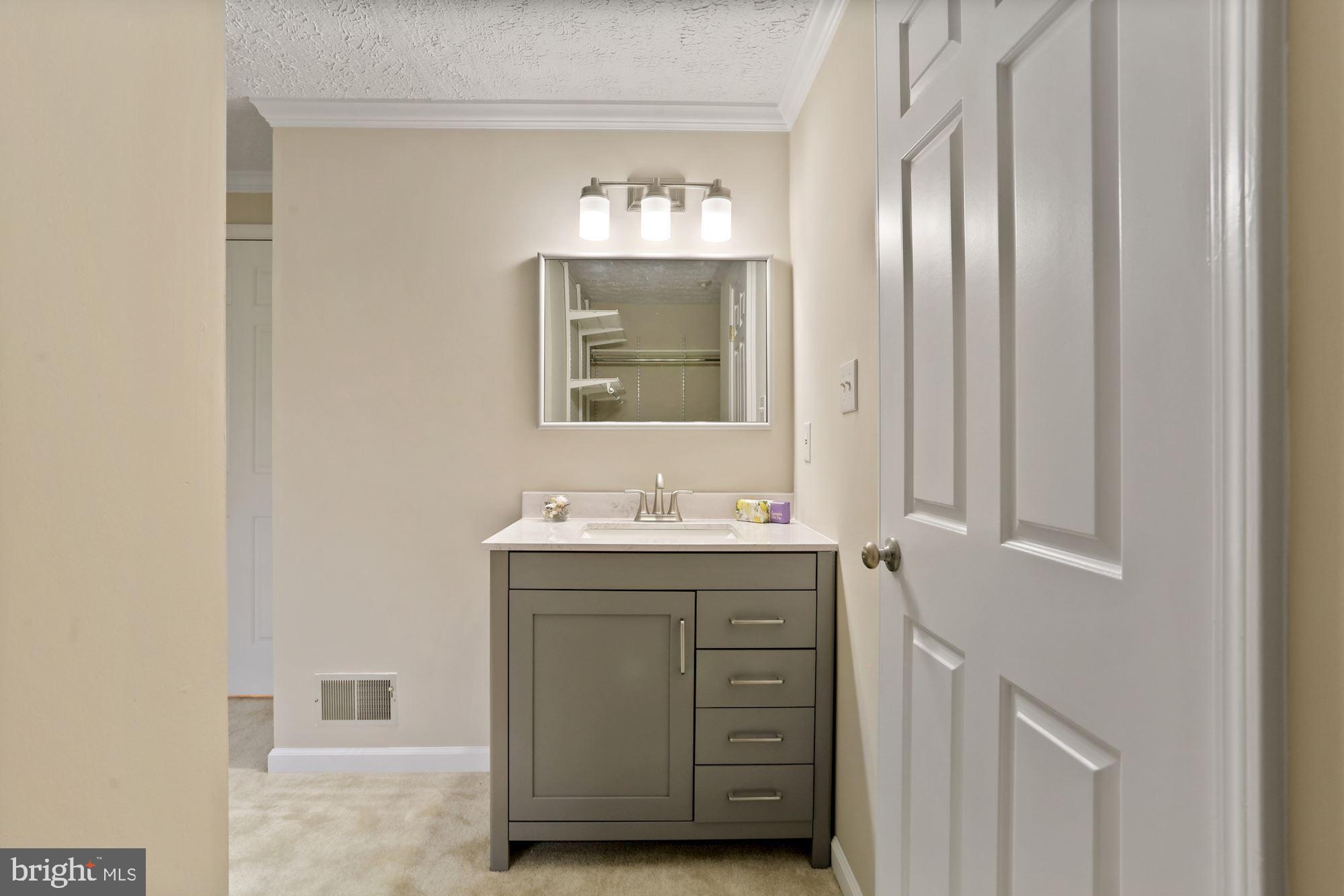 MONTIVIDEO SQUARE - Residential Lease