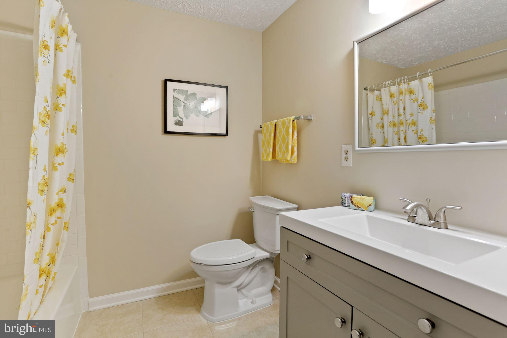 MONTIVIDEO SQUARE - Residential Lease