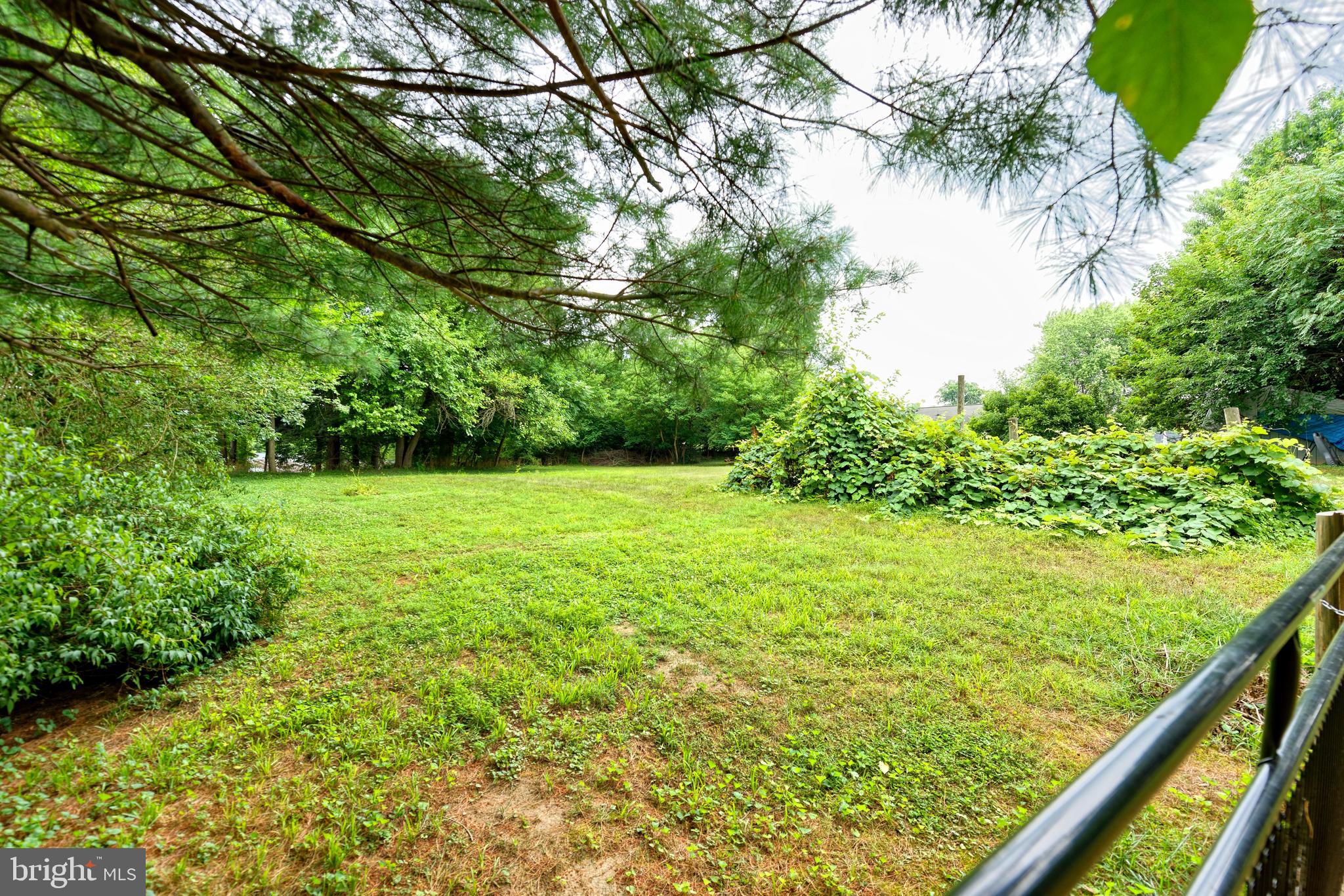 DADE ESTATES - Land