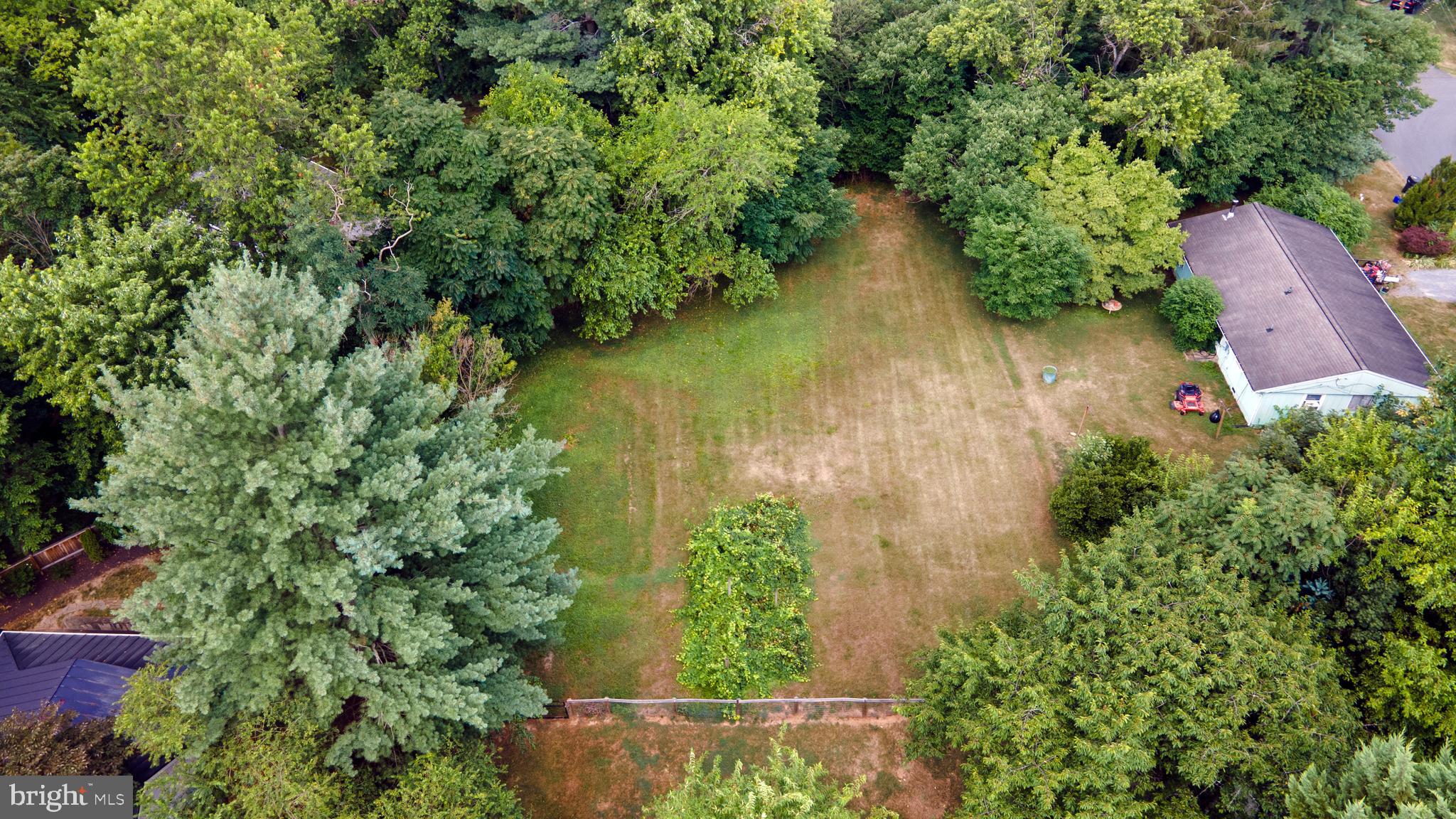 DADE ESTATES - Land