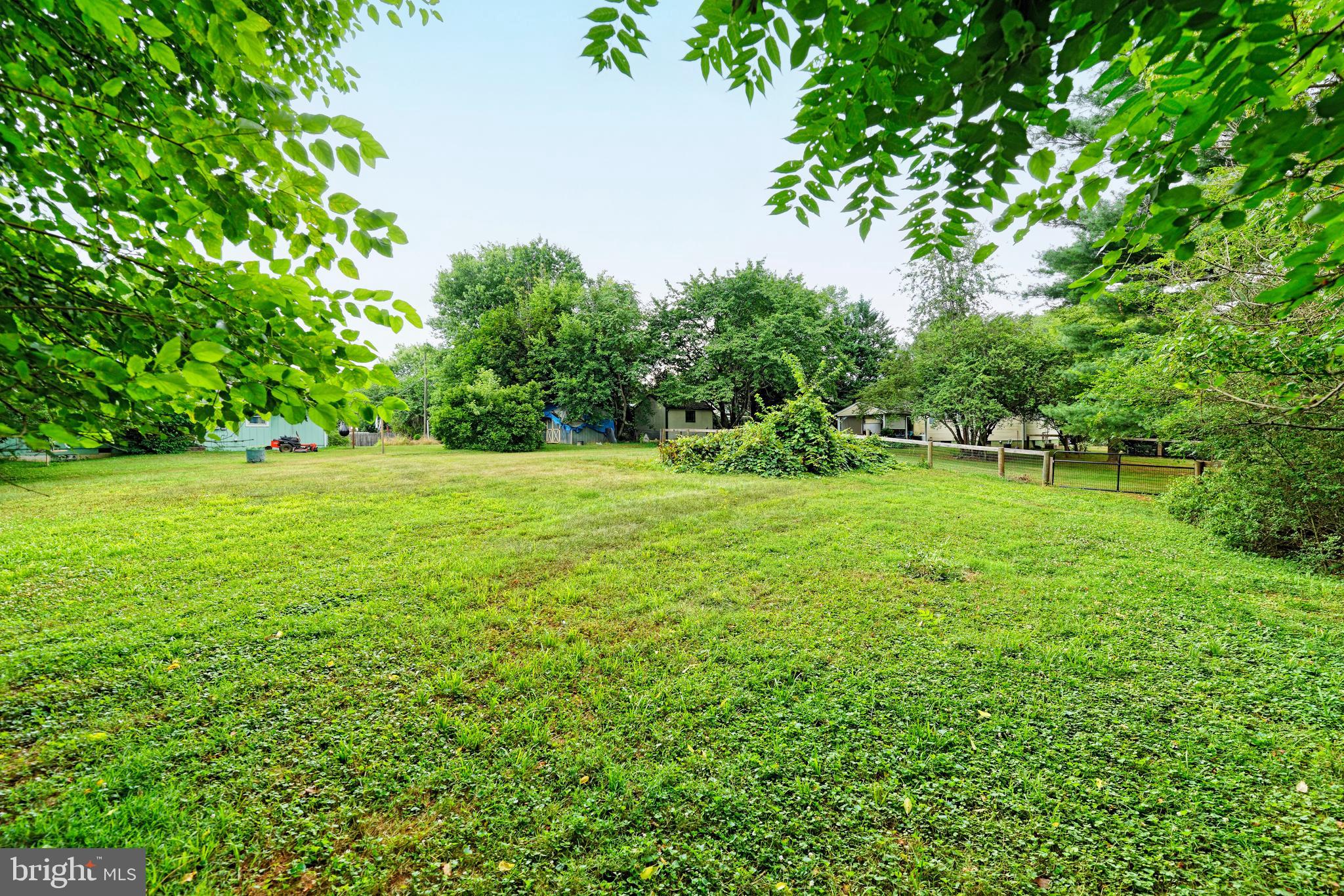 DADE ESTATES - Land