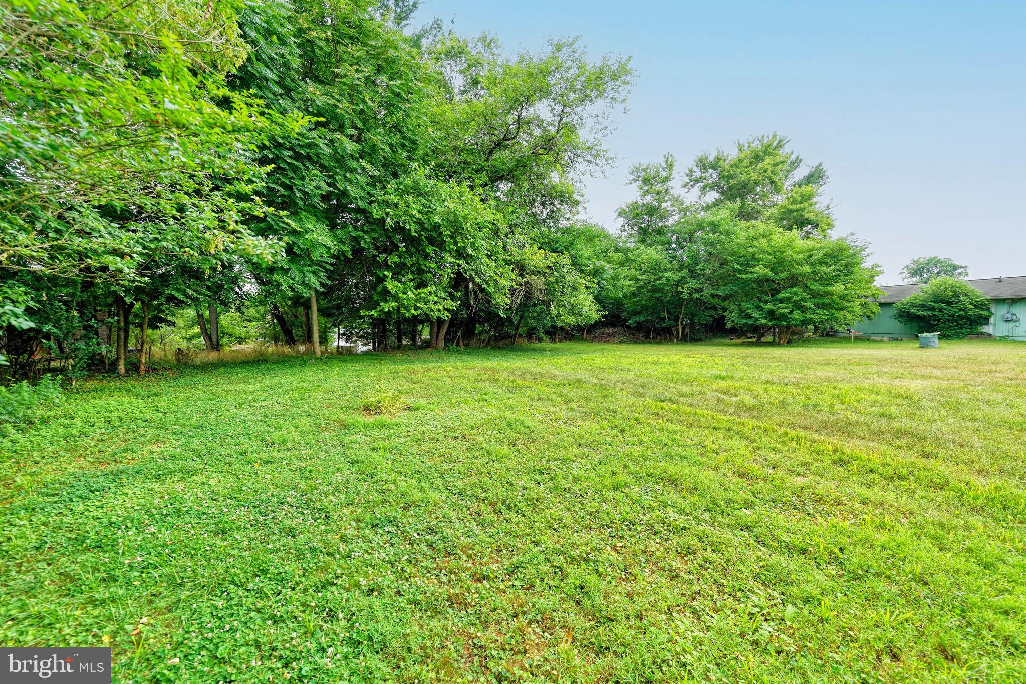 DADE ESTATES - Land
