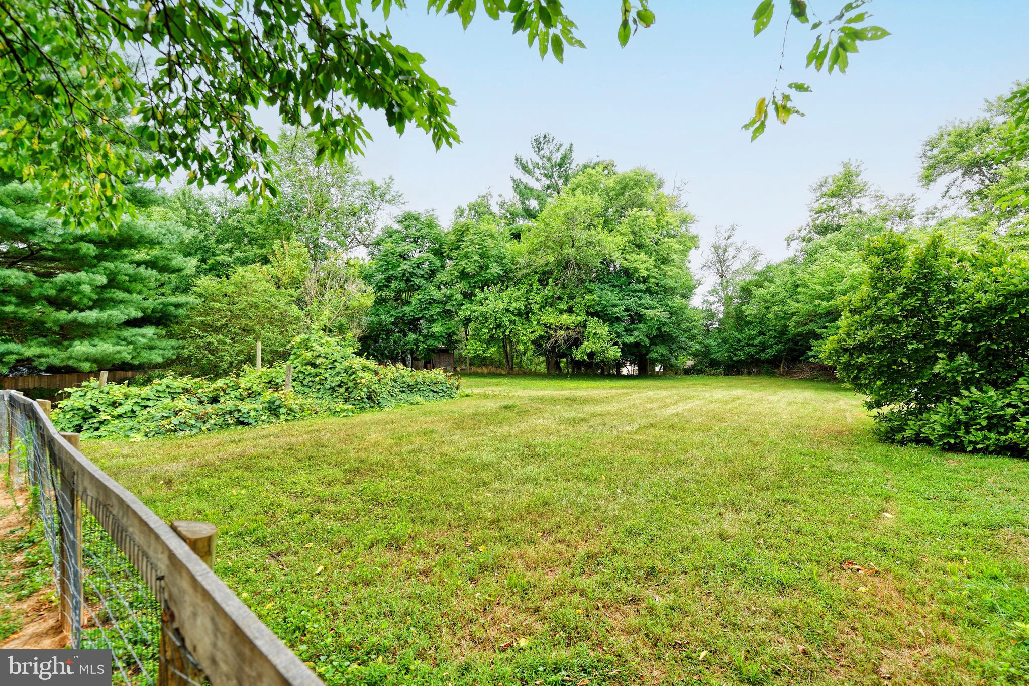 DADE ESTATES - Land