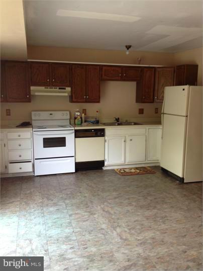 BREEZEWOOD FOREST - Residential Lease