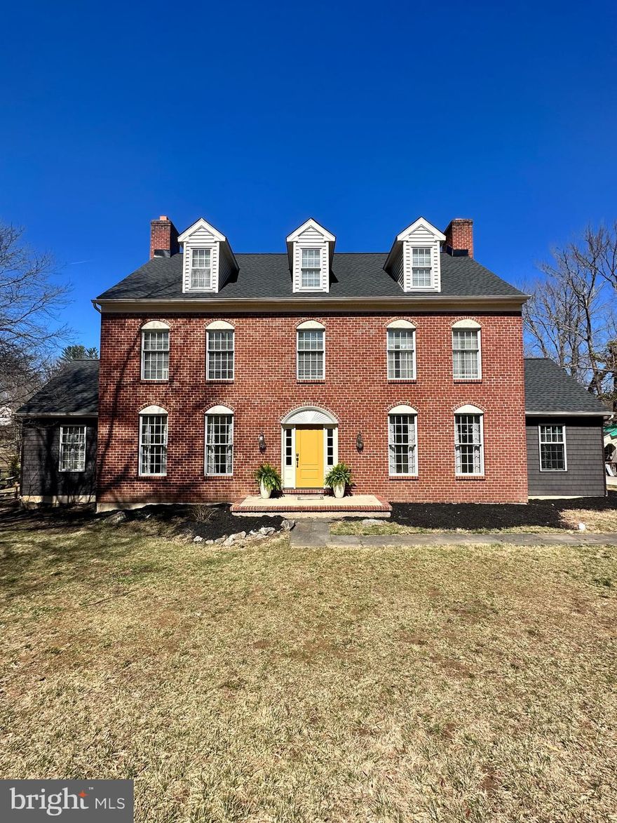 Welcome to this well-crafted Georgian Colonial in the desirable Echo Valley community. Offering over 4,000 sq. ft. of finished living space on more than an acre, this home features 5 bedrooms, 4.5 bathrooms, and a fully finished basement with a kitchenette, providing ample space for everyone. The home has multiple brick fireplaces, warm hardwood floors, vaulted ceilings, and a large kitchen.

Recent updates include a new roof (2025), exterior siding (2025), dual HVAC systems (2025), water quality system (2024), new hot water heater (2025), and a conversion to public sewer (2022). Inside, you'll find a refreshed kitchen (2025), renovated owner's bathroom (2024), updated laundry room (2024), and fresh paint throughout. The property also includes a fenced-in backyard, a two-car garage, and a large driveway for added convenience.

This home is conveniently located just minutes from the Ellis Preserve shopping center, offering a variety of shopping and dining options, including Whole Foods. It is situated within the award-winning Marple Newtown School District and is in proximity to local parks and golf courses like Aronimink, White Manor, and Overbrook. Enjoy easy commuting with access to the train, airport, Main Line, and business parks.