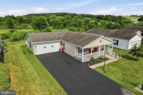 27 Eagles Watch N, Bechtelsville, PA 19505 - MLS#: PABK2073420