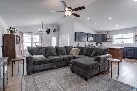 147 LANGLEY DR WAYNESBORO VA 22980