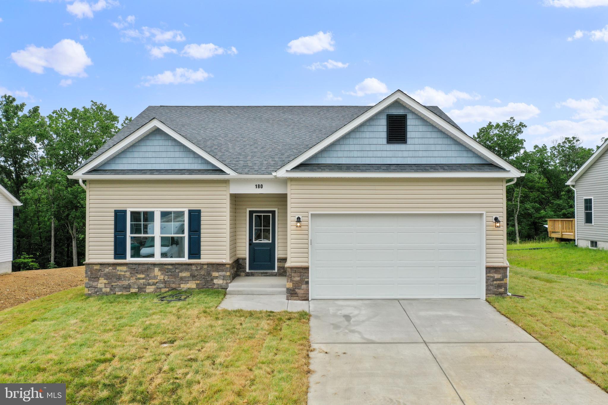 MIDDLE CREEK VISTAS - Residential