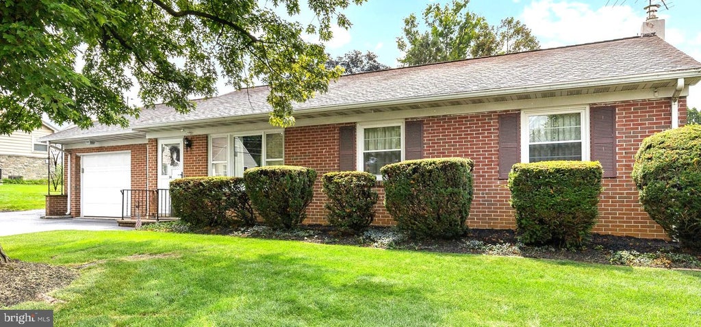Photo of 14 S Farmersville Road, LEOLA, PA 17540 (MLS # PALA2096418)