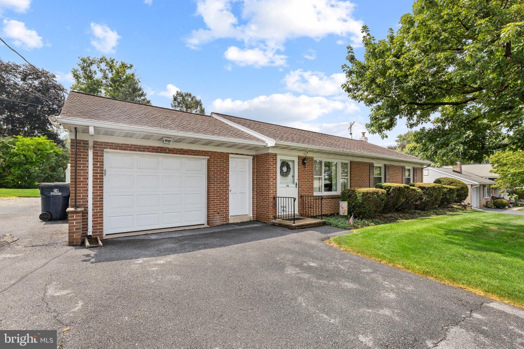 Photo of 14 S Farmersville Road, LEOLA, PA 17540 (MLS # PALA2096418)