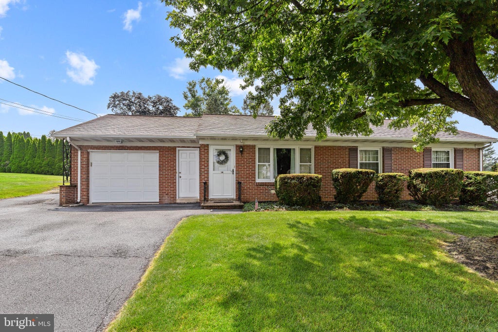 Photo of 14 S Farmersville Road, LEOLA, PA 17540 (MLS # PALA2096418)