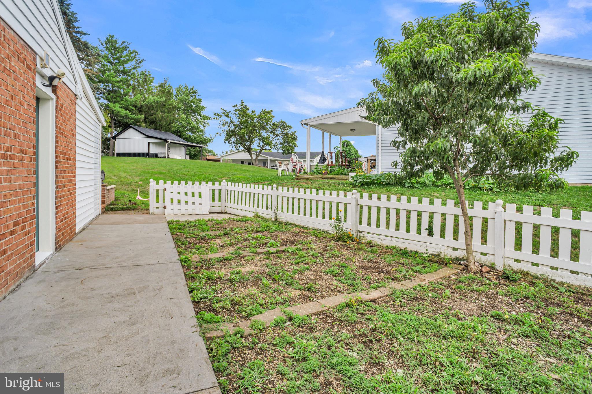 573 WELLINGTON ROAD