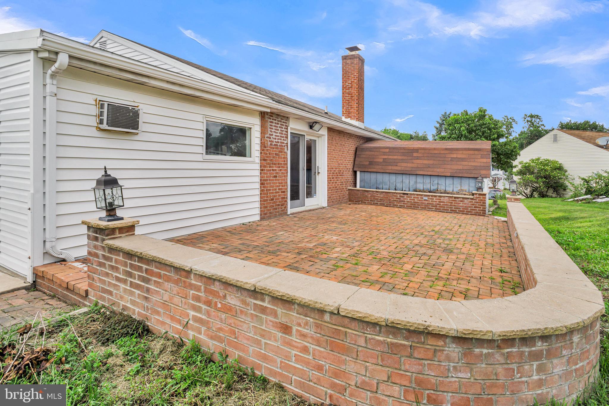 573 WELLINGTON ROAD