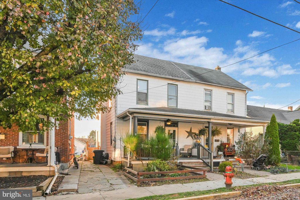 Photo of 128 N LIBERTY ST, LITITZ, PA 17543 (MLS # PALA2027918)