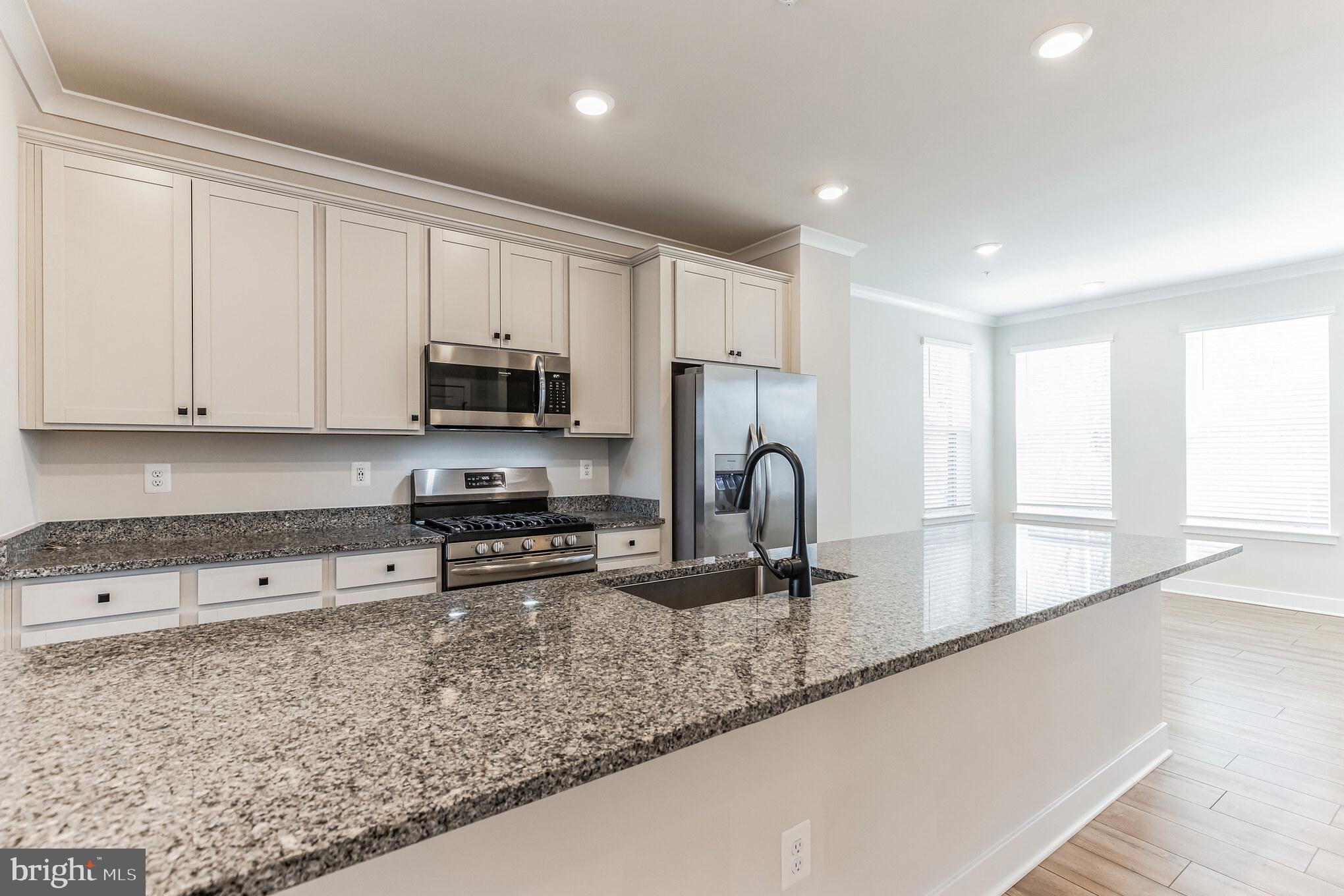 MEDFIELD - Residential