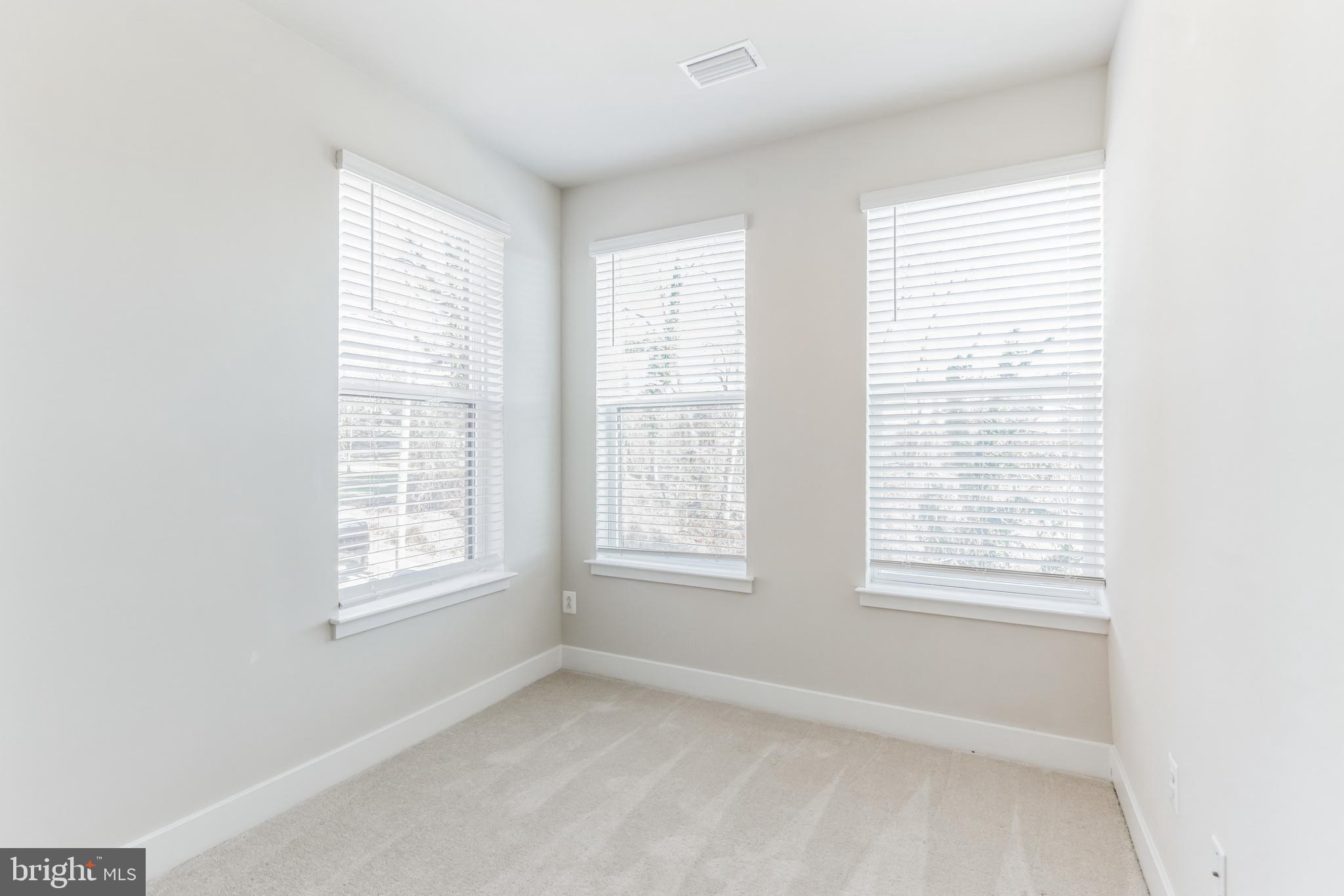 MEDFIELD - Residential