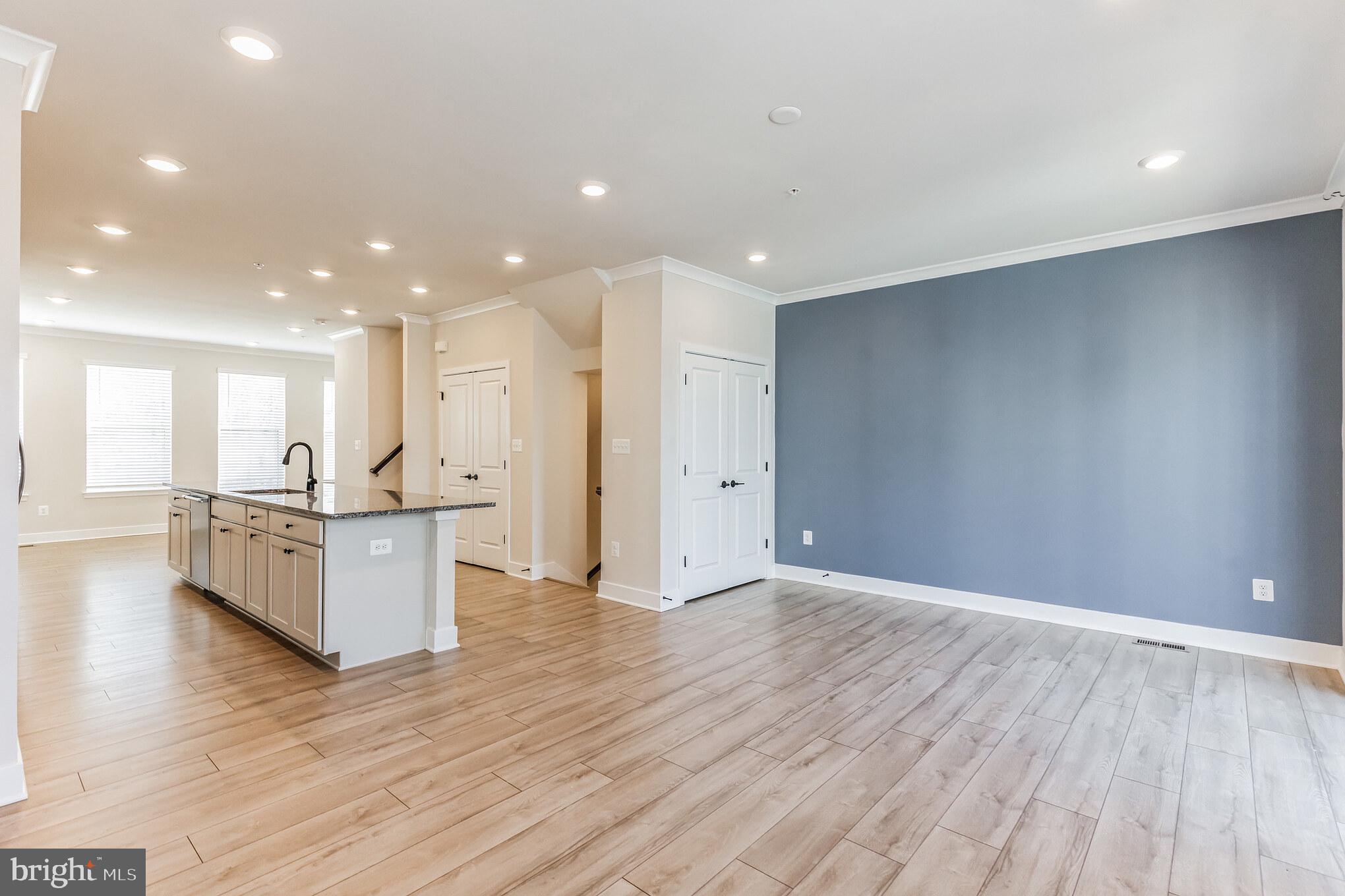 MEDFIELD - Residential