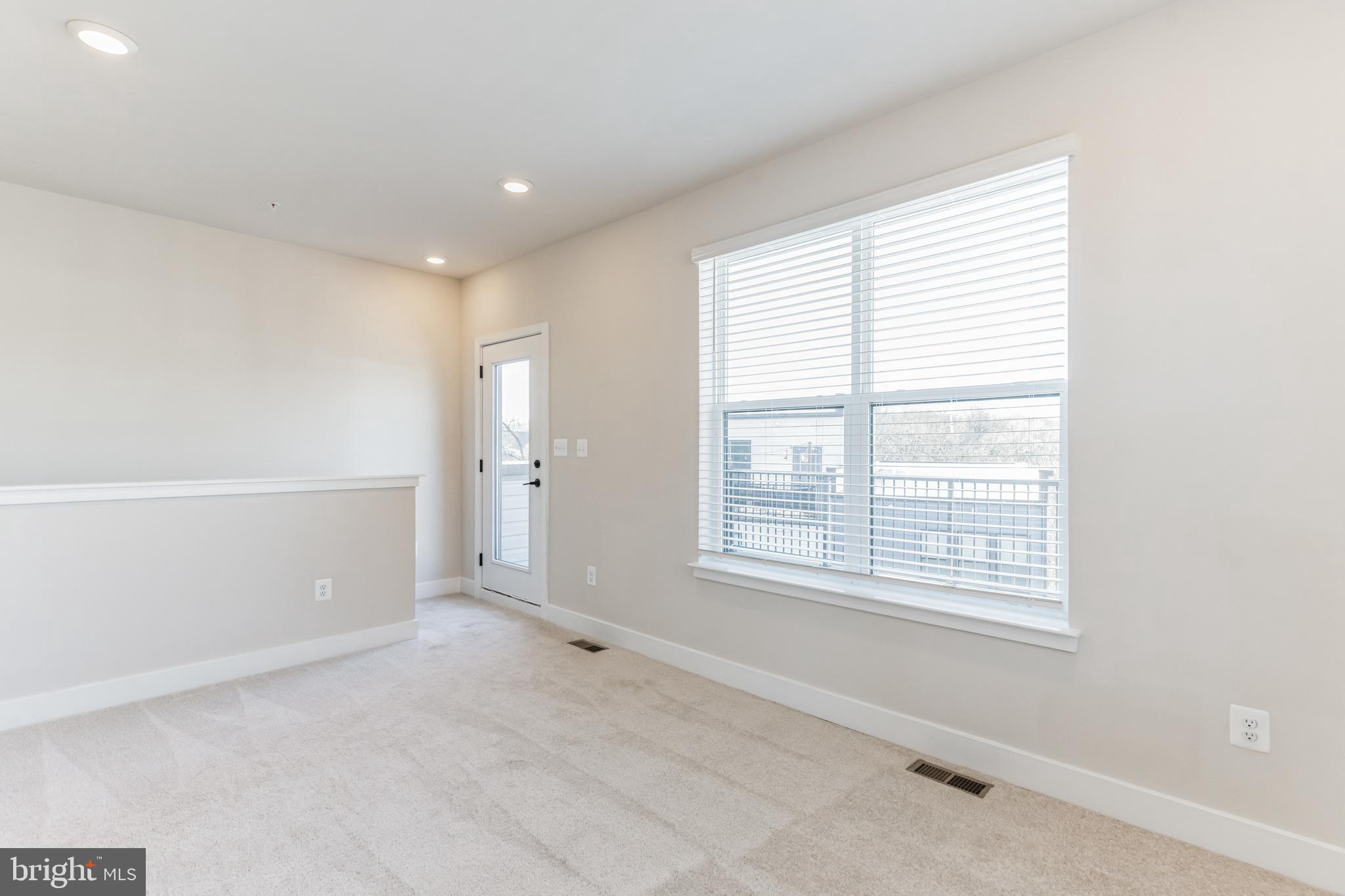 MEDFIELD - Residential