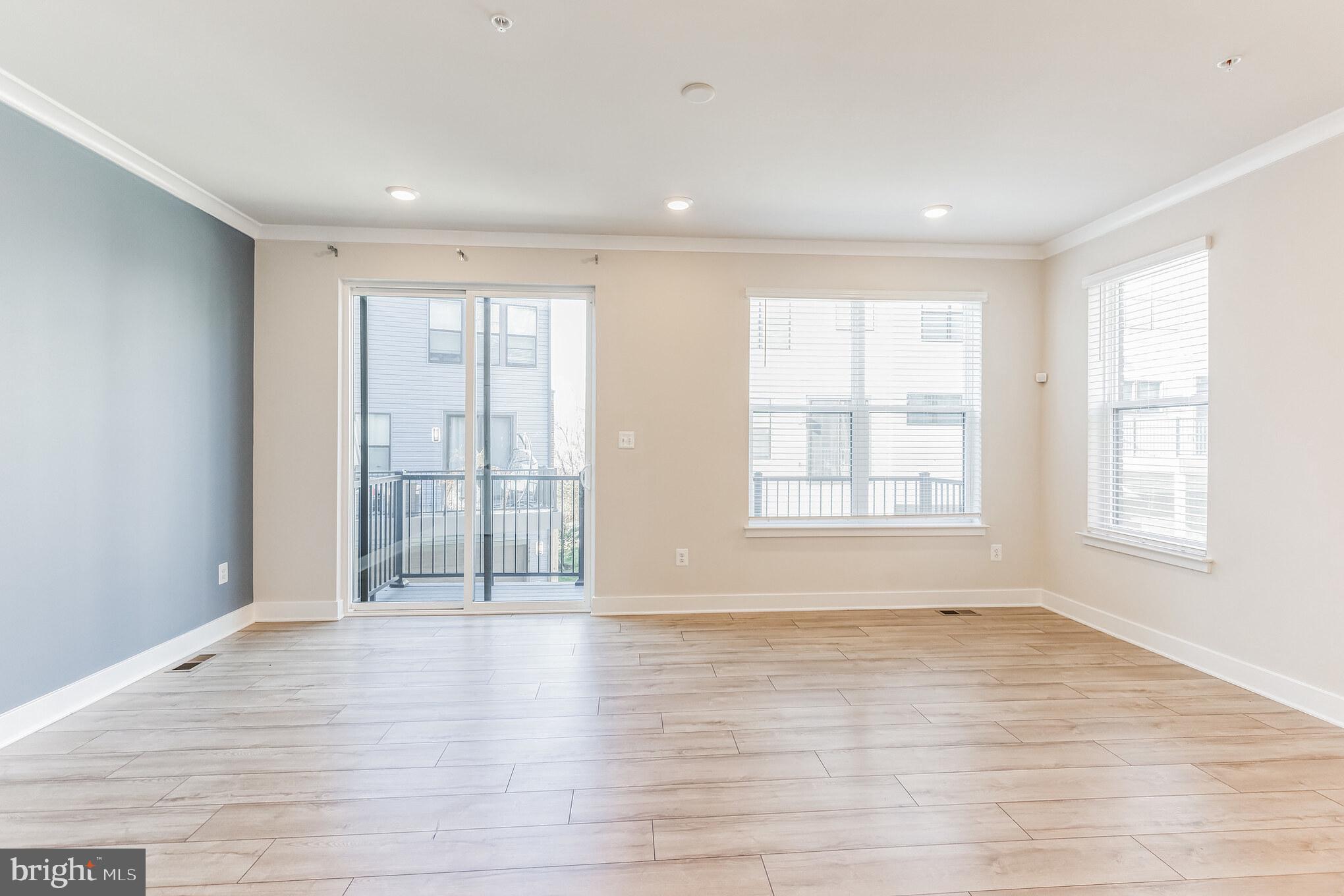 MEDFIELD - Residential