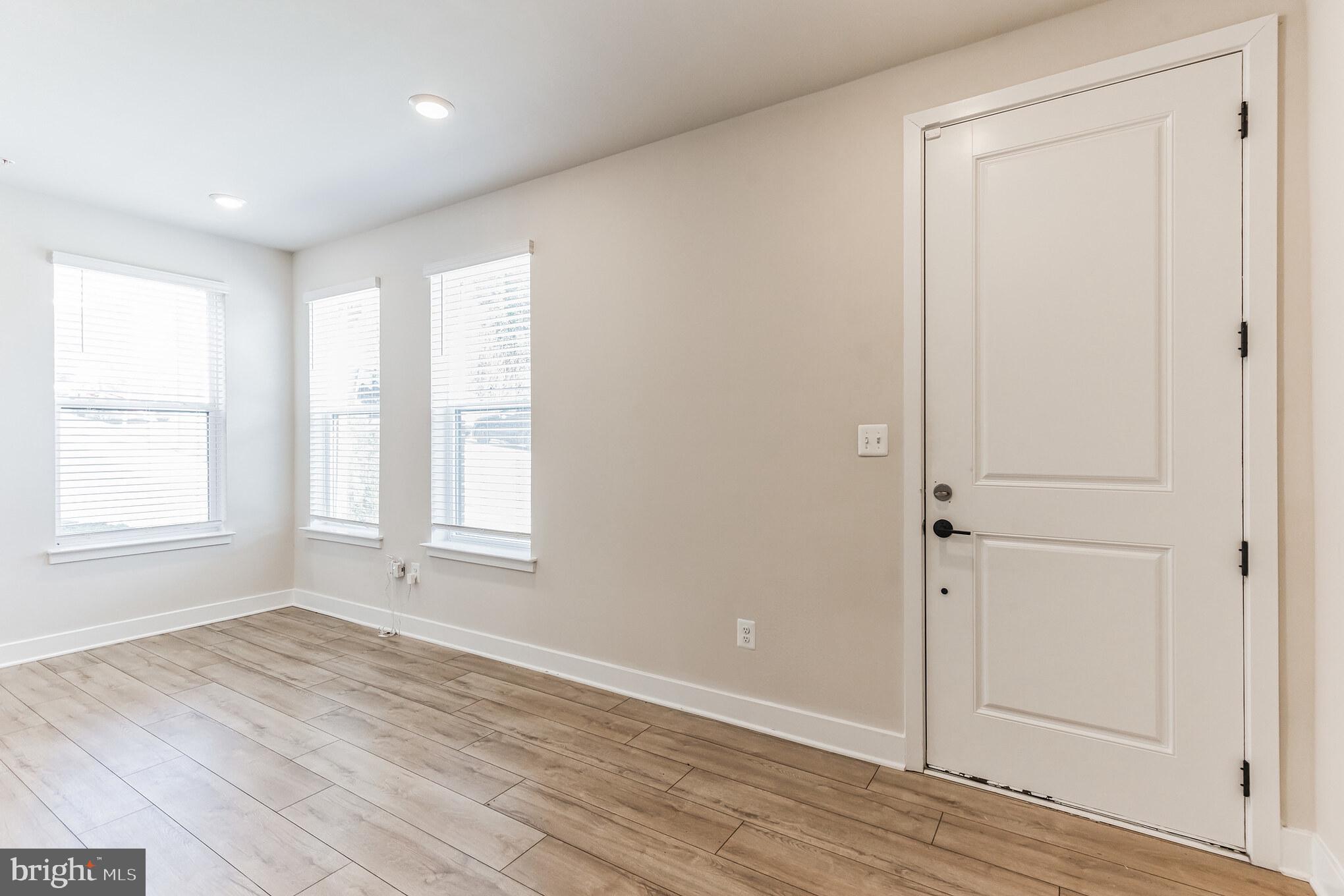 MEDFIELD - Residential