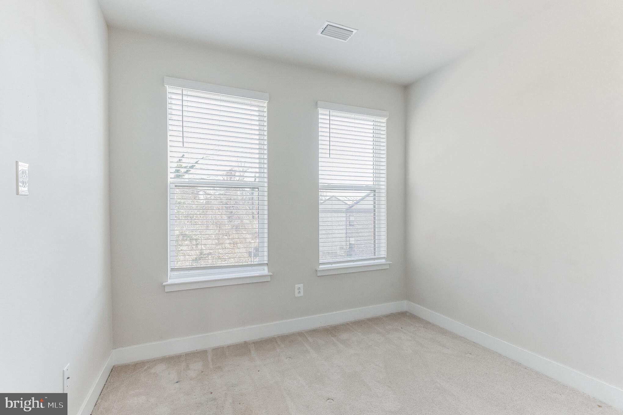 MEDFIELD - Residential