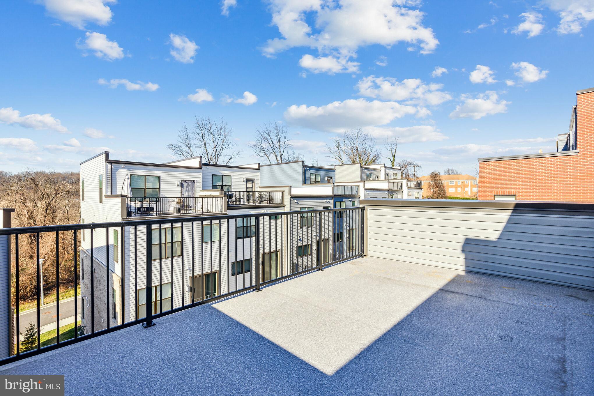 MEDFIELD - Residential