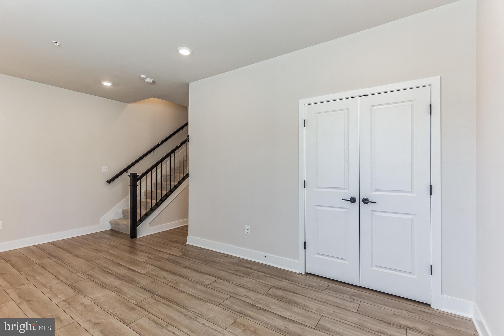 MEDFIELD - Residential