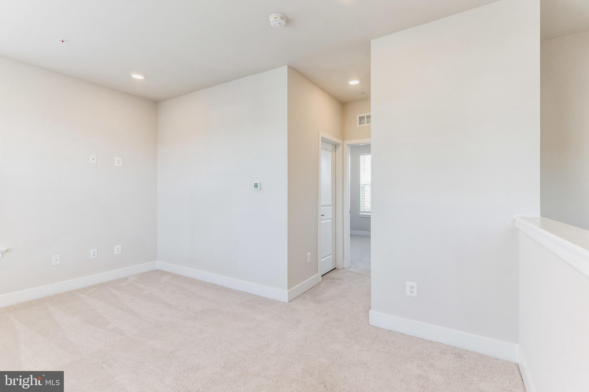 MEDFIELD - Residential