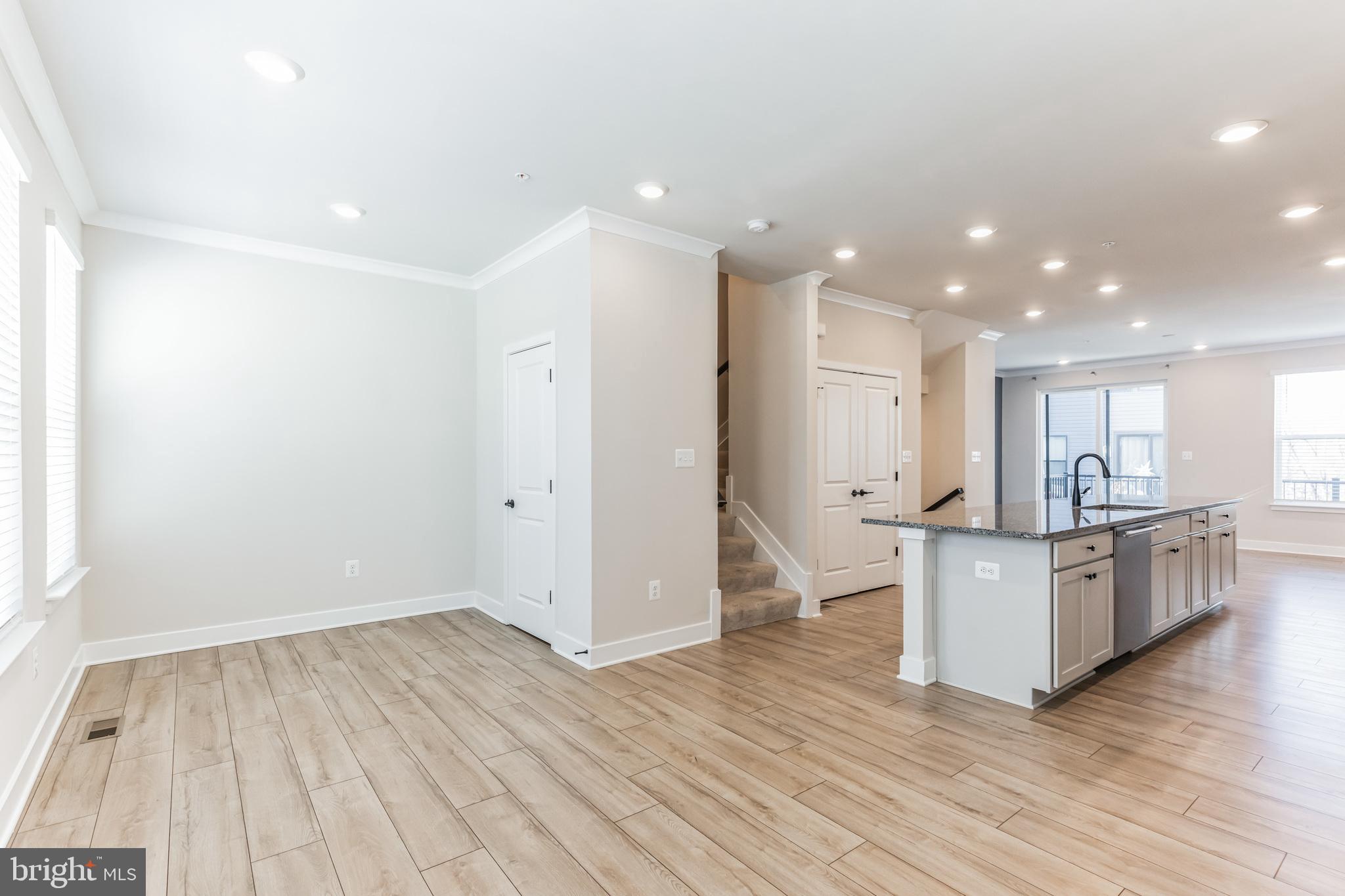 MEDFIELD - Residential