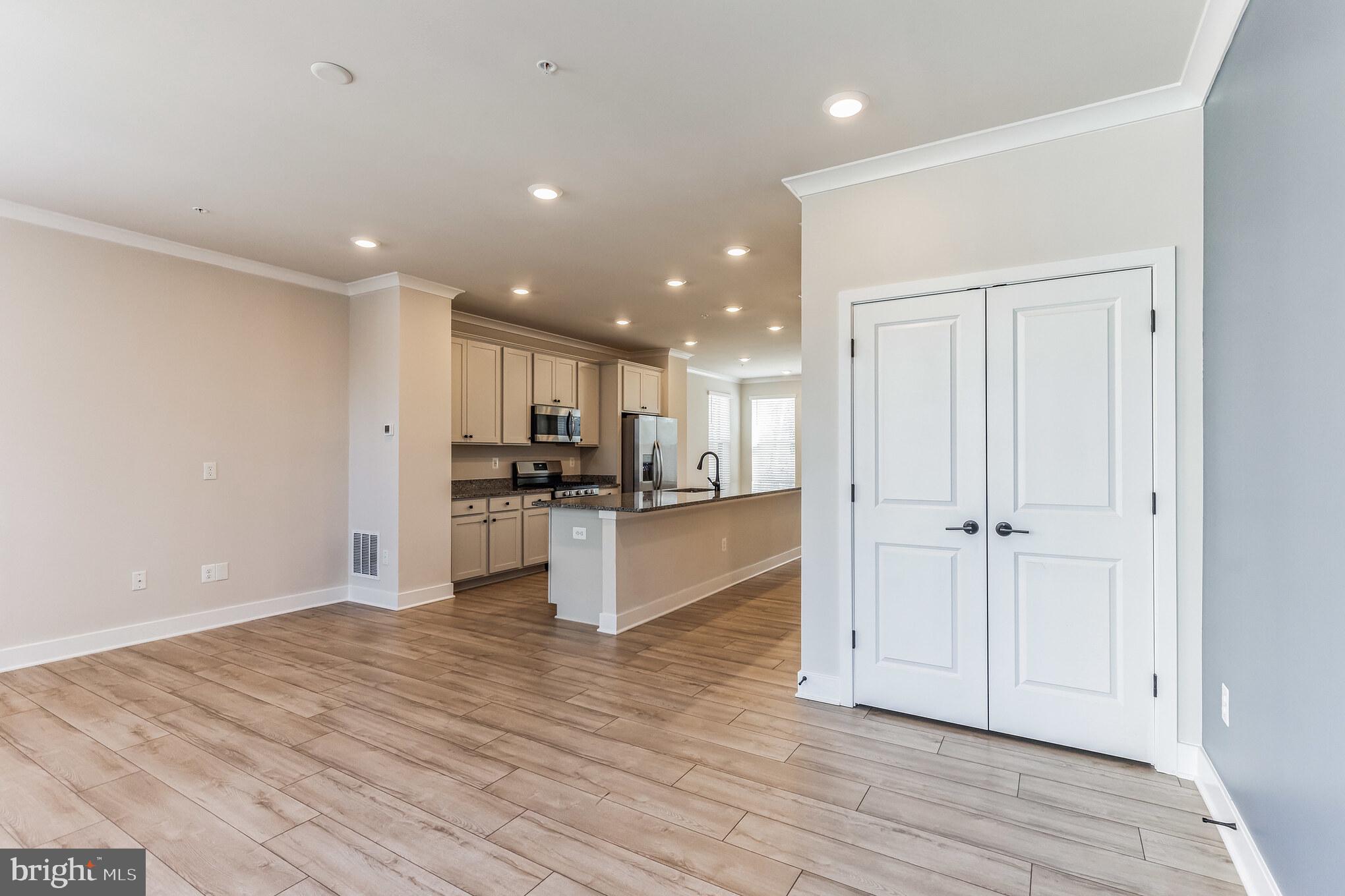 MEDFIELD - Residential