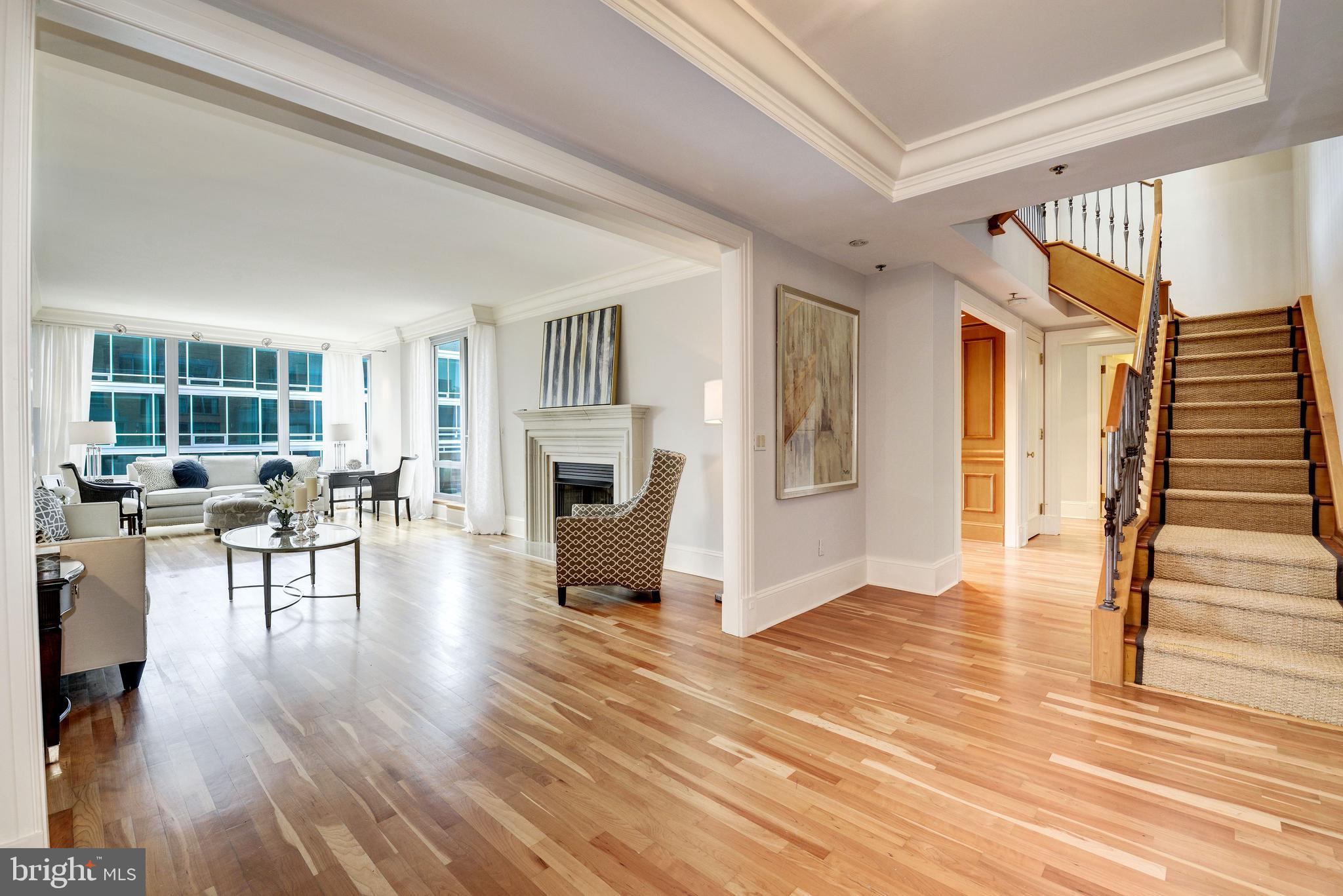 RITZ-CARLTON - Residential