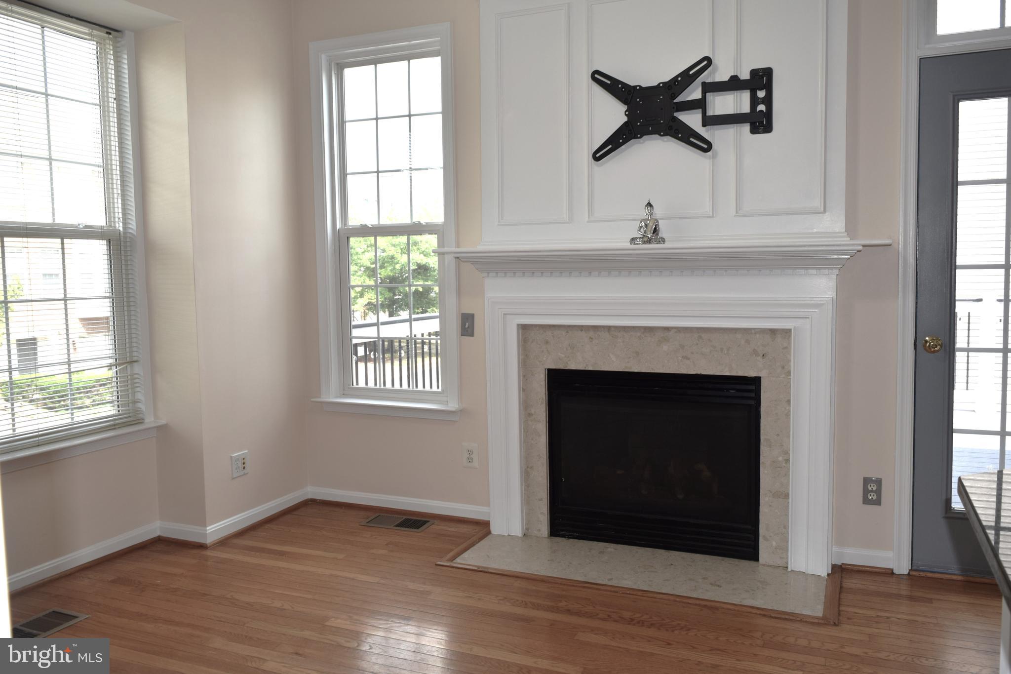 LOUDOUN PARKWAY CENTER - Residential Lease