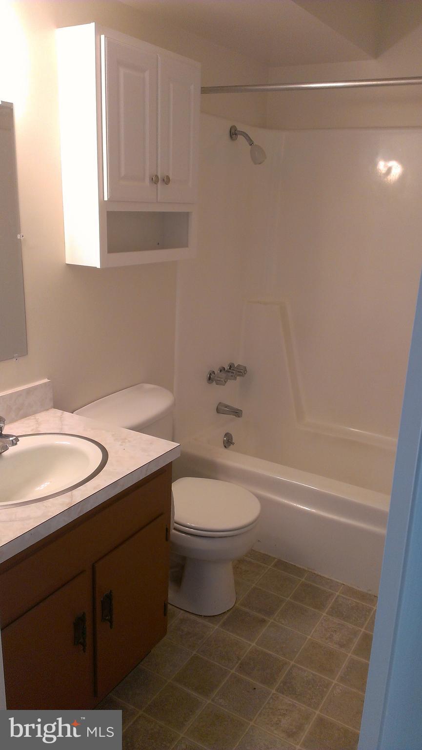 CUMBERLAND COURT APARTMENTS - Residential Lease