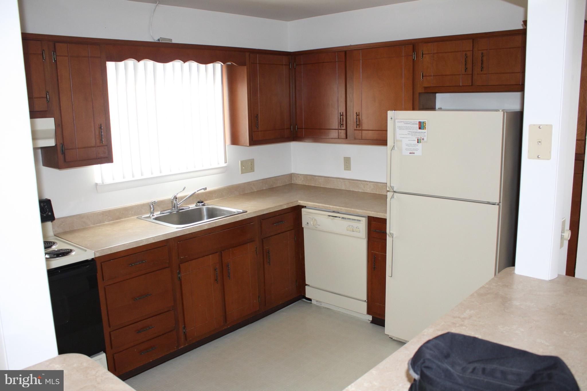 CUMBERLAND COURT APARTMENTS - Residential Lease