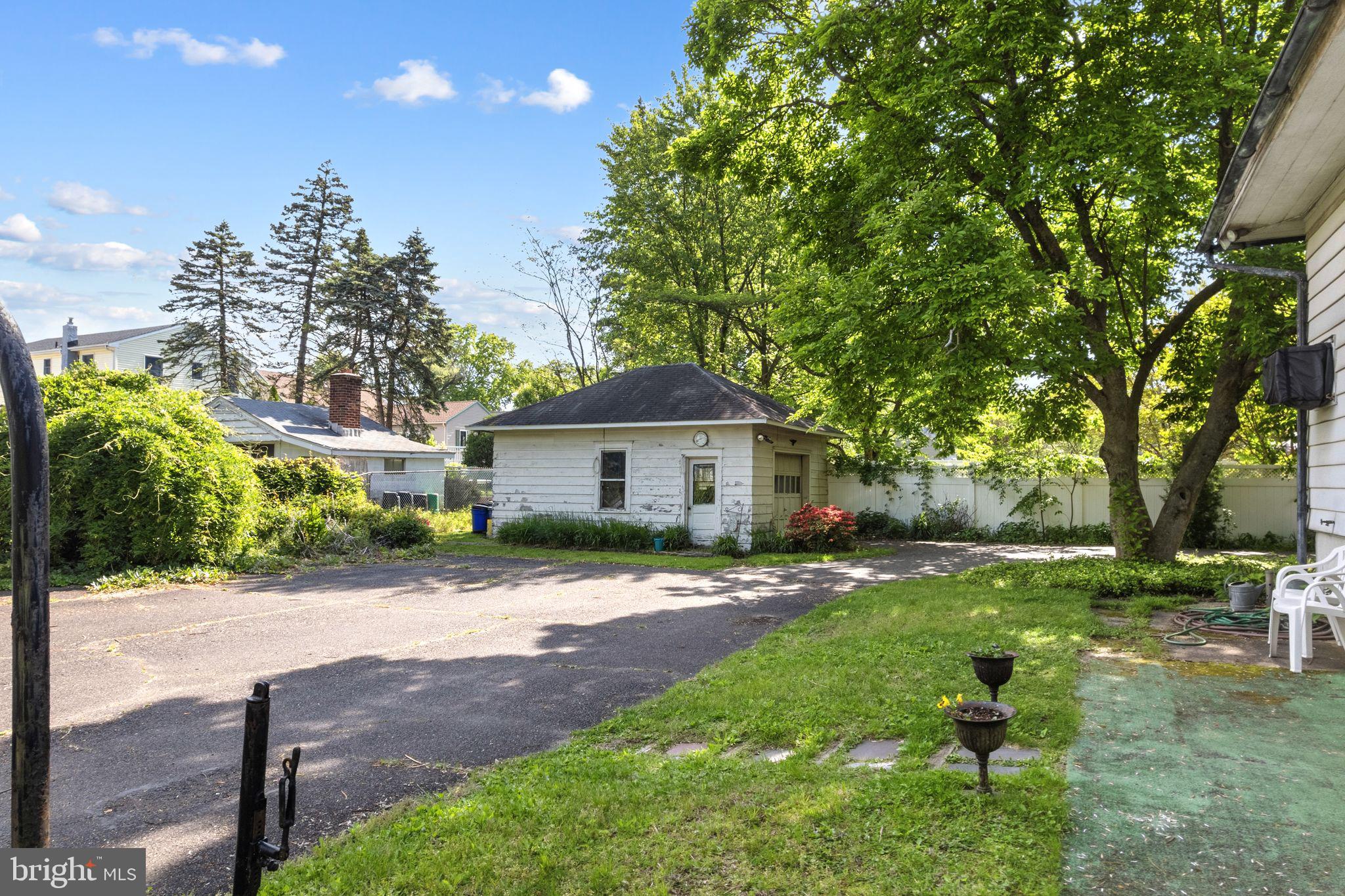 115 W GLOUCESTER PIKE